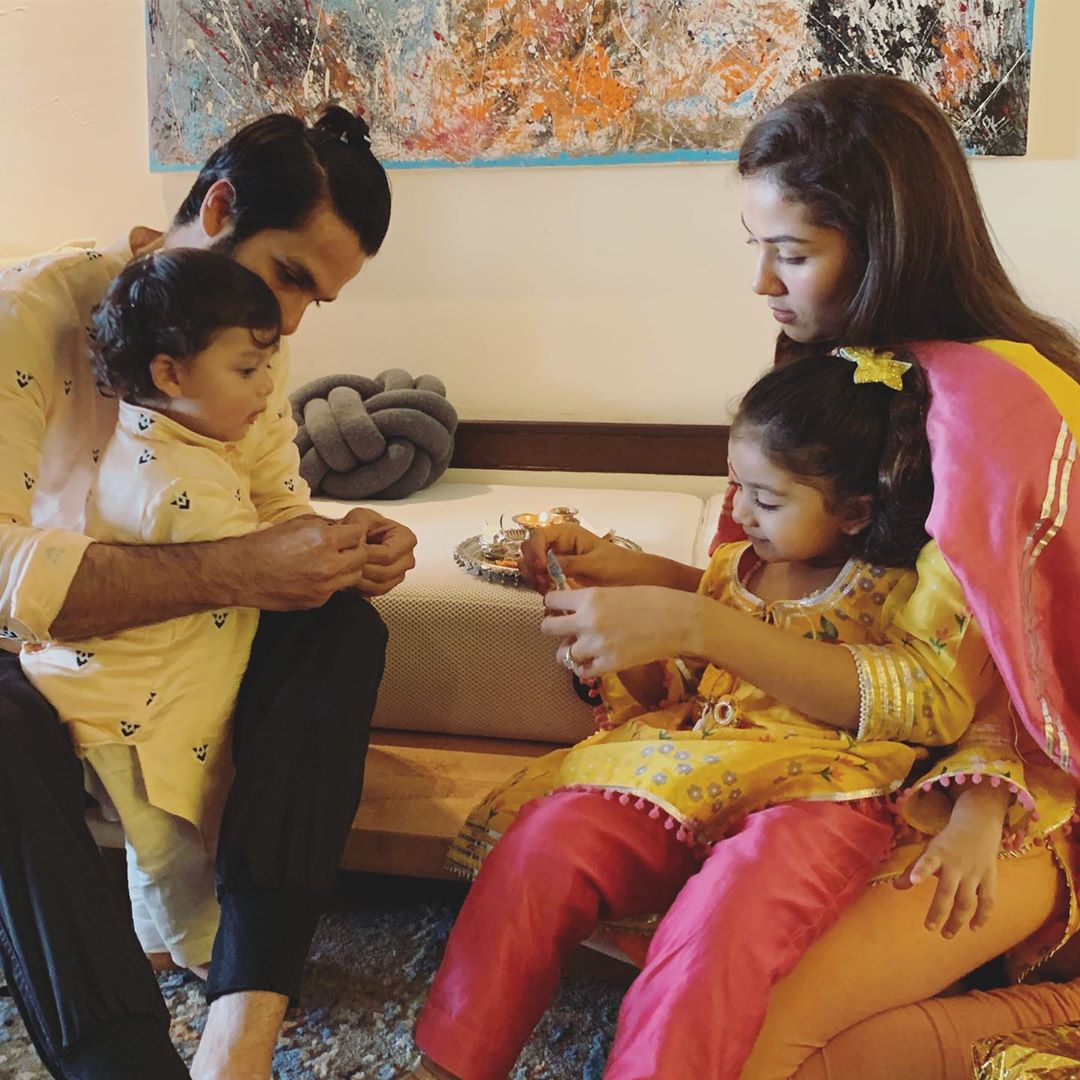 Bollywood Tadka,शहीद कपूर इमेज ,मीरा राजपूत इमेज ,जैन कपूर इमेज ,मिशा कपूर इमेज