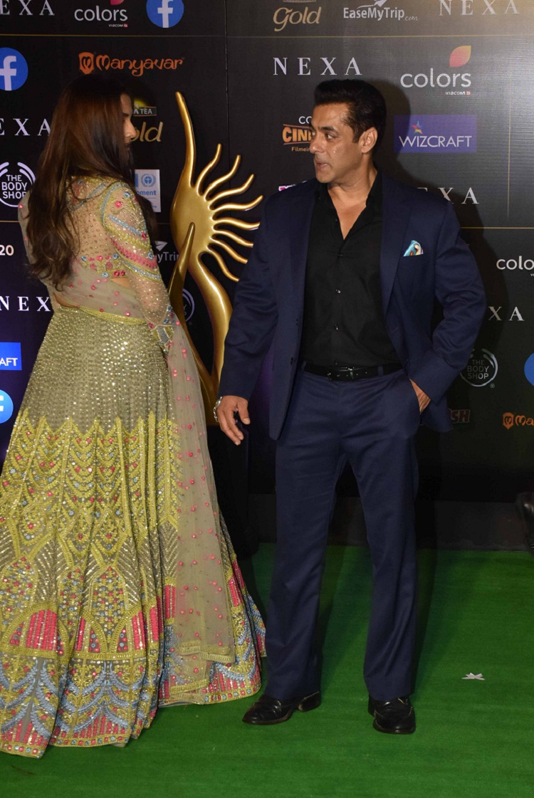 Bollywood Tadka, सलमान खान इमेज, सलमान खान फोटो, सलमान खान पिक्चर, सई मांजेरकर इमेज, सई मांजेरकर फोटो, सई मांजेरकर पिक्चर
