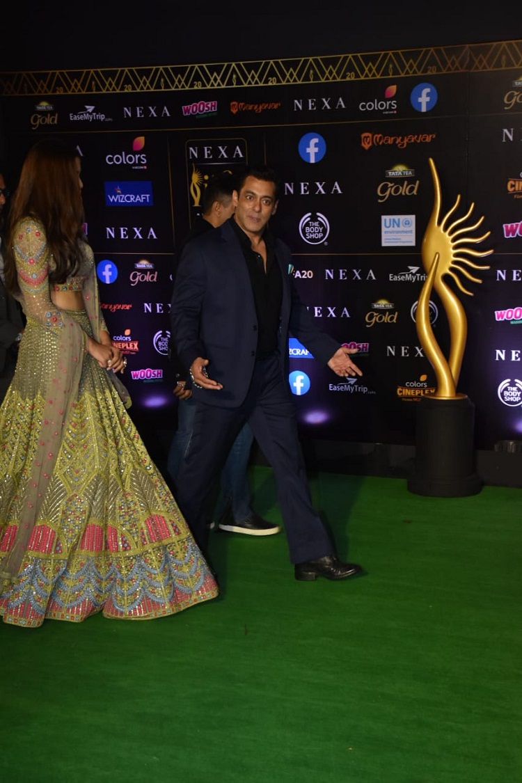 Bollywood Tadka, सलमान खान इमेज, सलमान खान फोटो, सलमान खान पिक्चर, सई मांजेरकर इमेज, सई मांजेरकर फोटो, सई मांजेरकर पिक्चर
