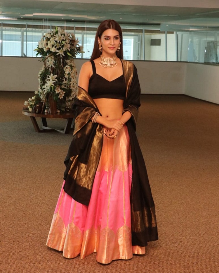 Bollywood Tadka,kriti sanon image, kriti sanon photo, kriti sanon pictures,