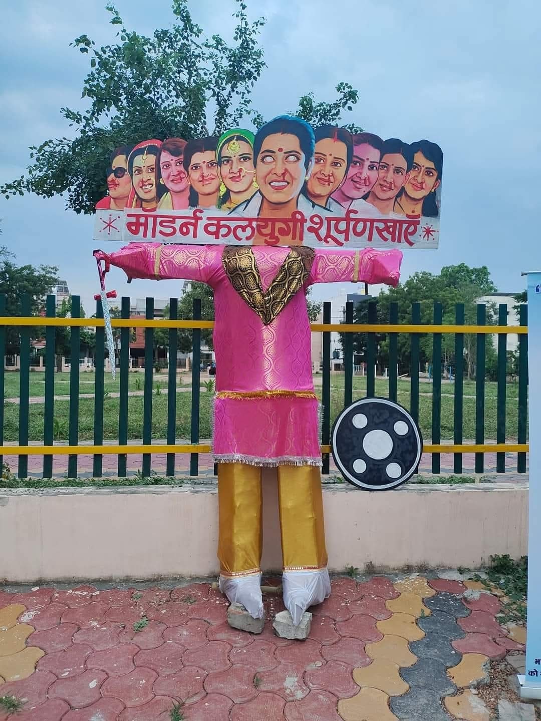 PunjabKesari, Indore, Paourush Organization, Vijayadashami, Effigy Burning, Shurpanakha Effigy, Raja Raghuvanshi Murder, Sonam Raghuvanshi, Usha Thakur, Male Safety, Crime Against Men, Domestic Violence, Awareness Campaign, Madhya Pradesh News