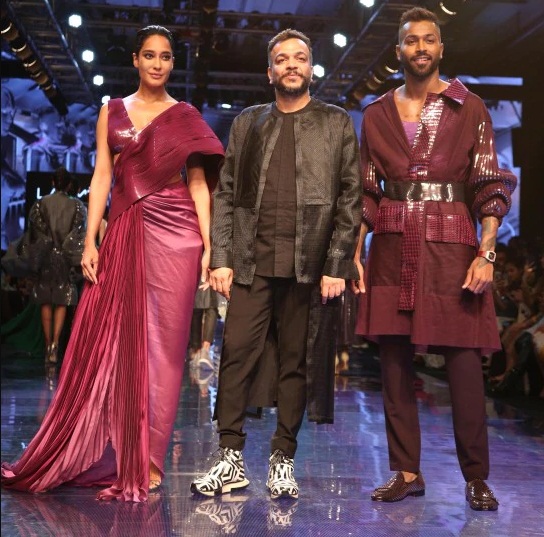 Bollywood Tadka, लीजा हेड इमेज, लीजा हेड फोटो, लीजा हेड पिक्चर, हार्दिक पांड्या इमेज, हार्दिक पांड्या फोटो, हार्दिक पांड्या पिक्चर