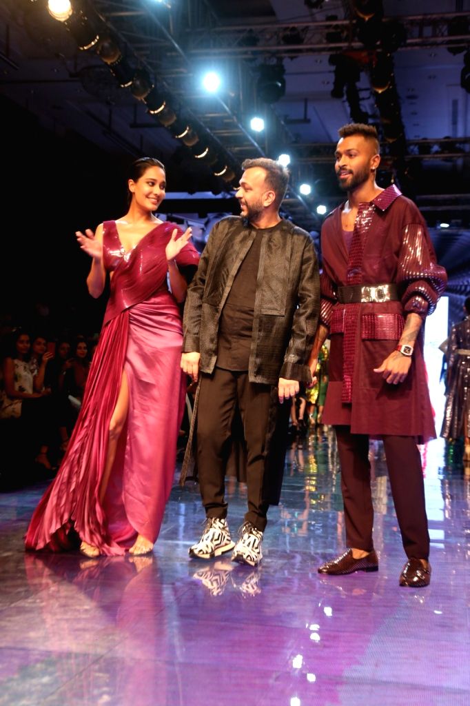 Bollywood Tadka, लीजा हेड इमेज, लीजा हेड फोटो, लीजा हेड पिक्चर, हार्दिक पांड्या इमेज, हार्दिक पांड्या फोटो, हार्दिक पांड्या पिक्चर