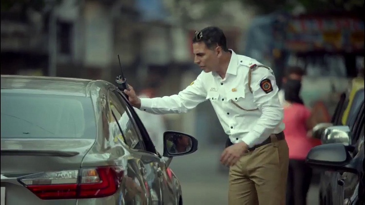 Bollywood Tadka,  Akshay Kumar Traffic Police