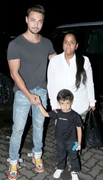 Bollywood Tadka, अर्पिता खान इमेज, अर्पिता खान फोटो, अर्पिता खान पिक्चर, आयुष शर्मा इमेज, आयुष शर्मा फोटो, आयुष शर्मा पिक्चर