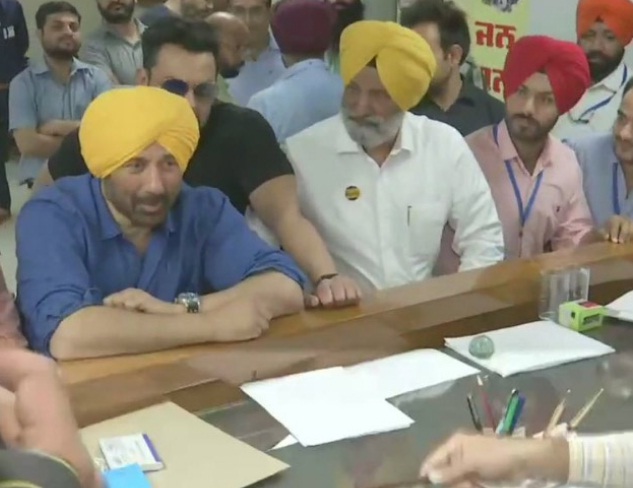 PunjabKesari,सनी देओल इमेज, सनी देओल फोटो,सनी देओल पिक्चर, 