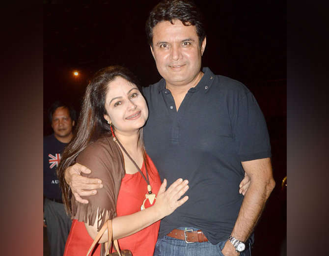 नाना के साथ बोल्ड सीन कर सुर्खियों में आई थी ये 90 दशक की हीरोइन, अब करेगी ऐसे रोल ayesha jhulka comeback bollywood Tadka