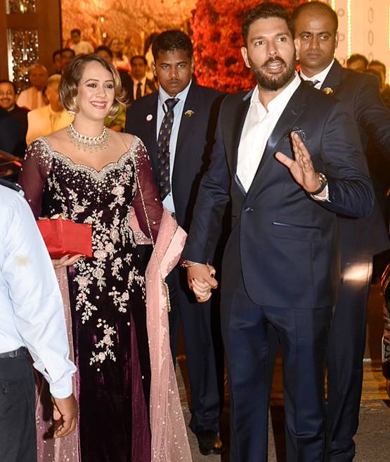 Bollywood Tadka, युवराज सिंह इमेज, हेजल कीच इमेज, ईशा अंबानी इमेज, प्रेग्नेंसी इमेज
