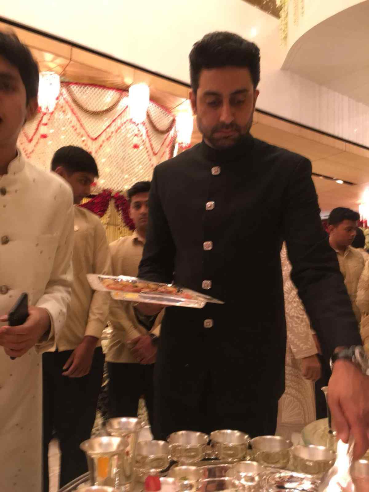 Bollywood Tadka, अमिताभ बच्चन इमेज, आमिर खान इमेज, ईशा अंबानी इमेज, आनंद पीरामल इमेज, मुकेश अंबानी इमेज, शादी इमेज, शाहरुख खान इमेज, अभिषेक बच्चन इमेज,