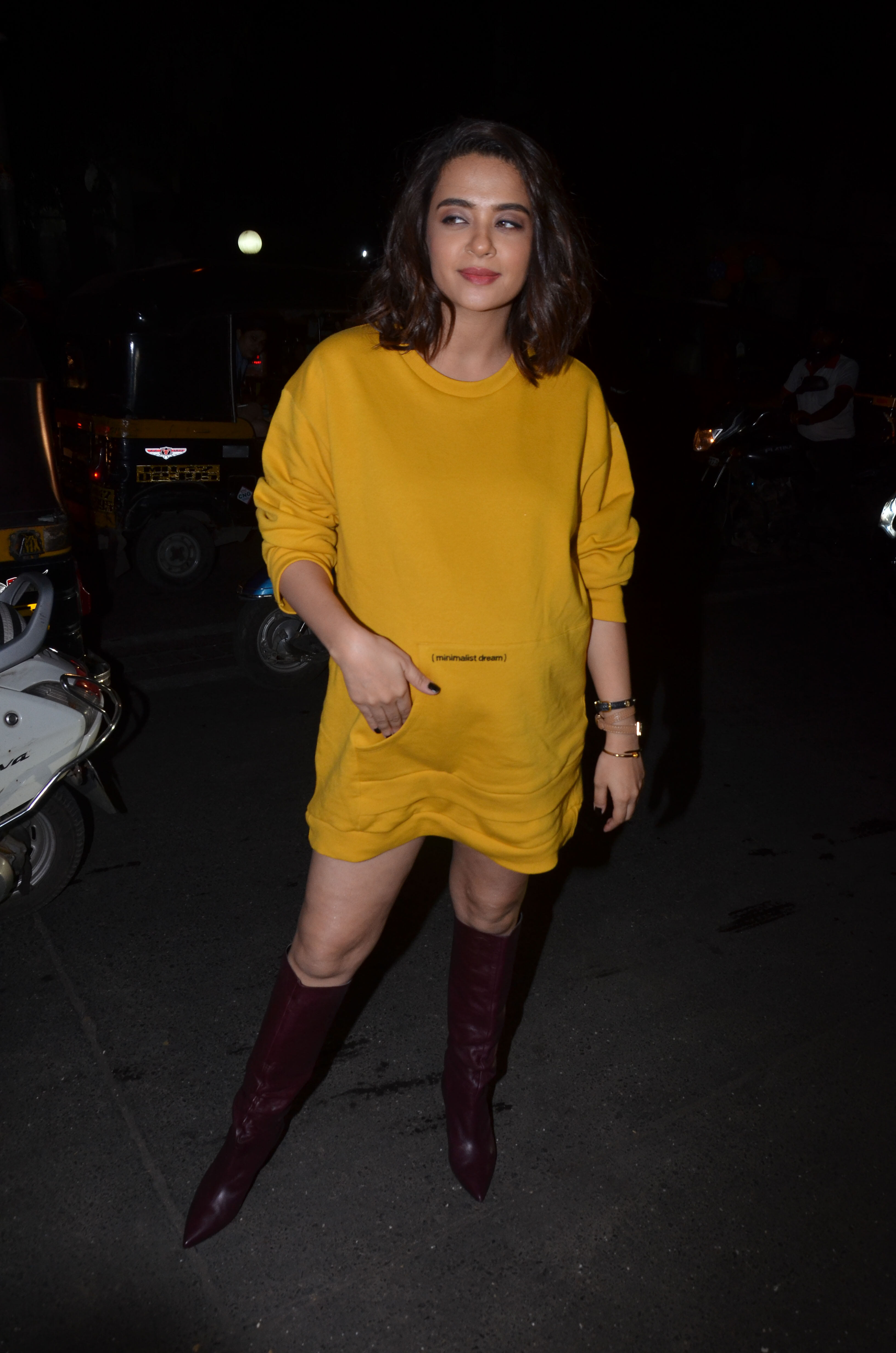 PunjabKesari, Surveen Chawla Image, Surveen Chawla Maternity Style