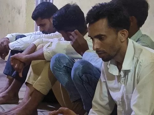 PunjabKesari , Ratlam, MadhyaPradesh, ReligiousConversion, TribalCommunity, ForcedConversion, PoliceAction, Arrested, ChristianMissionary, HinduOrganization, Bible, Cross, IllegalConversion, RatlamNews, CrimeNews, IndiaNews 