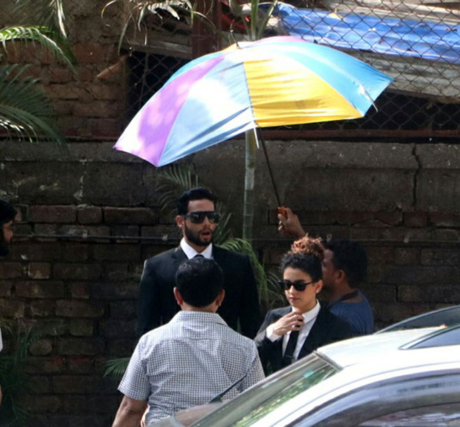 Bollywood Tadka, सान्या मल्होत्रा इमेज,सान्या मल्होत्रा फोटो, सान्या मल्होत्रा,सिद्धांत चतुर्वेदी इमेज,सिद्धांत चतुर्वेदी फोटो,सिद्धांत चतुर्वेदी पिक्चर