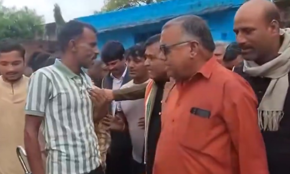 PunjabKesari, Dabra News, Lakhan Singh Yadav, Farmer Protest, Madhya Pradesh Politics, Viral Video, Congress Leader, Political Controversy, Gwalior Region, Agriculture Crisis, Breaking News