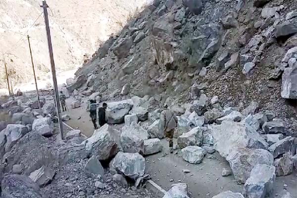 PunjabKesari, Landslide Image