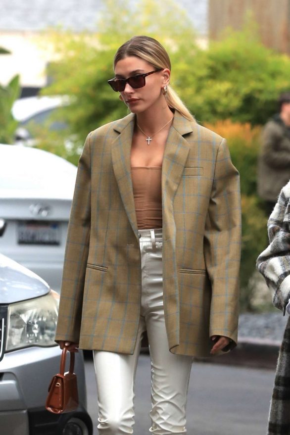 Bollywood Tadka,Hailey Bieber image, Hailey Bieber photo, Hailey Bieber picture