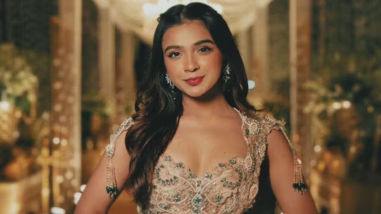 Apoorva Mukhija Viral Video