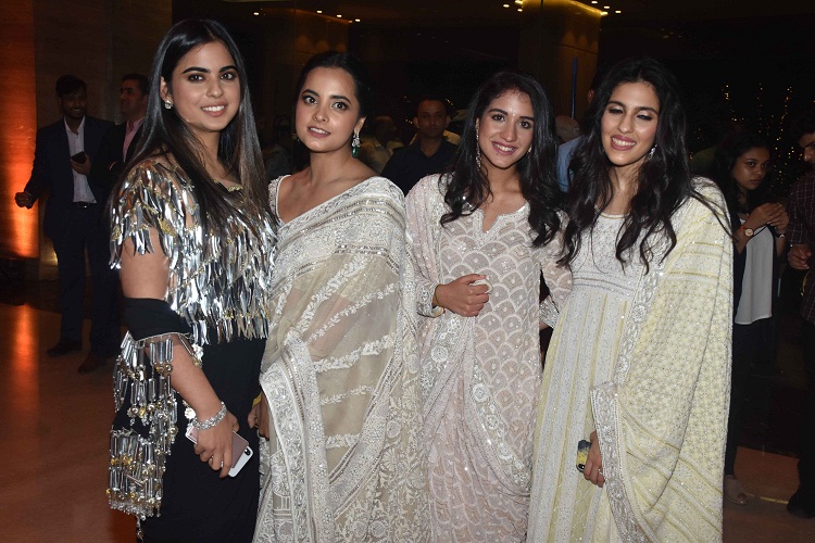 Bollywood Tadka,श्लोका मेहता इमेज, श्लोका मेहता फोटो, श्लोका मेहता पिक्चर,राधिका मर्चेंट इमेज,राधिका मर्चेंट फोटो,राधिका मर्चेंट पिक्चर, ईशा अंबानी इमेज, ईशा अंबानी फोटो, ईशा अंबानी पिक्चर