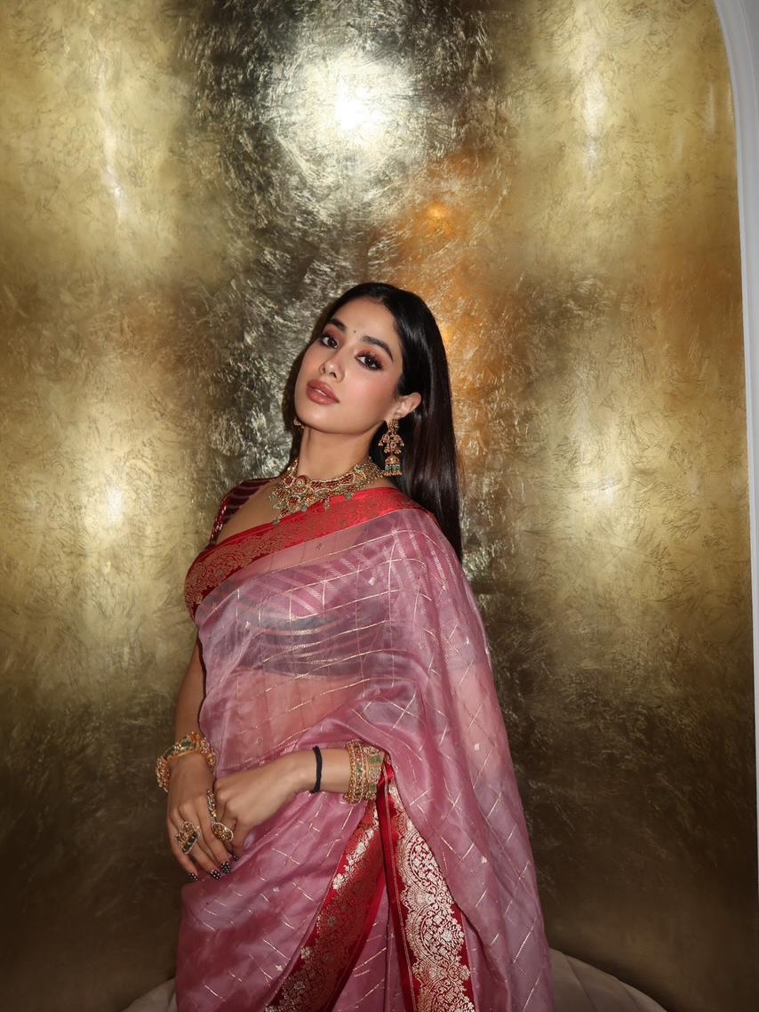 Janhvi Kapoor Look