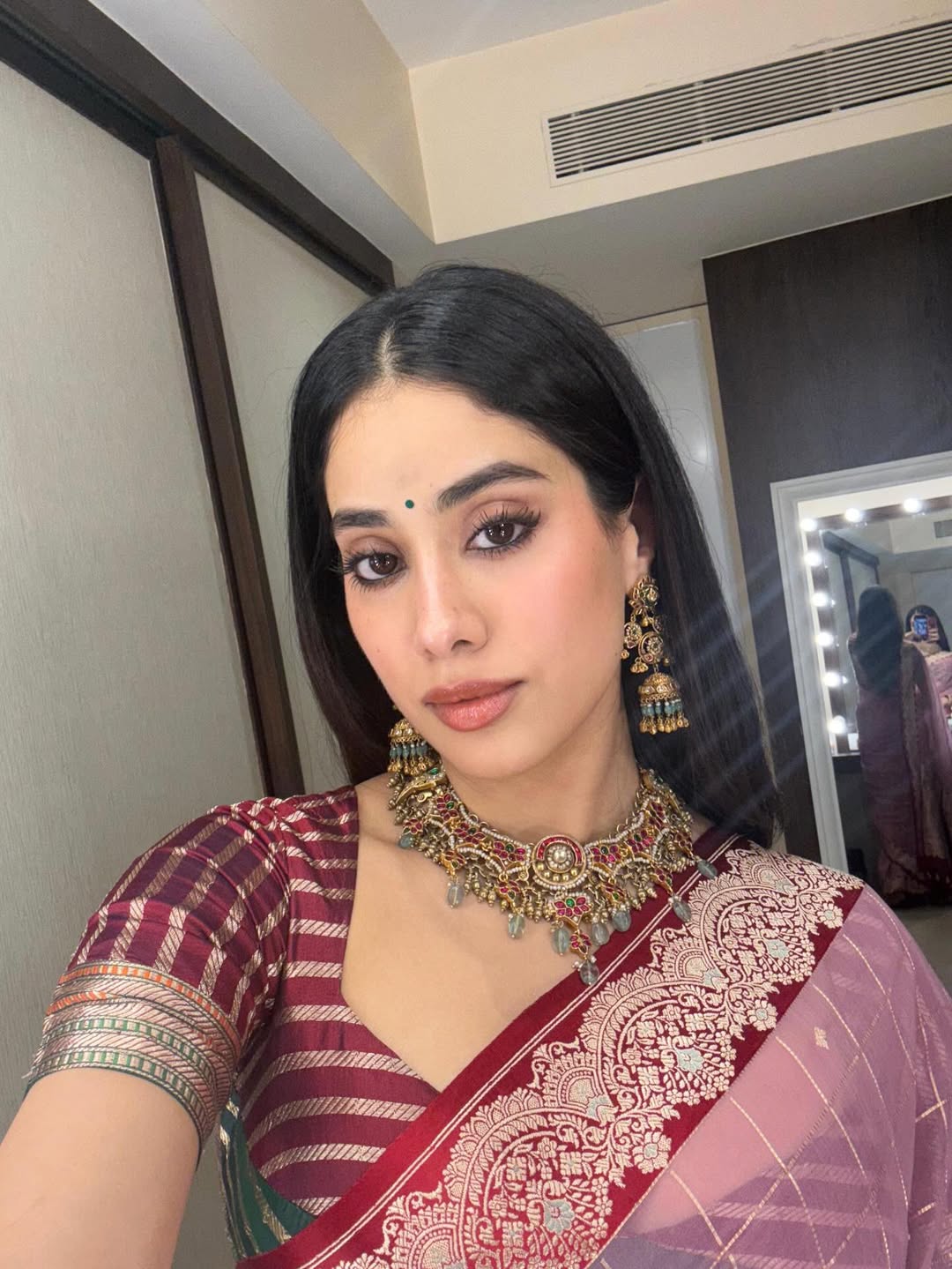 Janhvi Kapoor Look