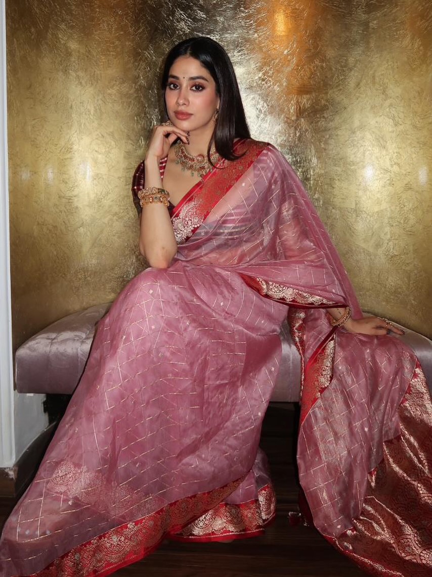 Janhvi Kapoor Look
