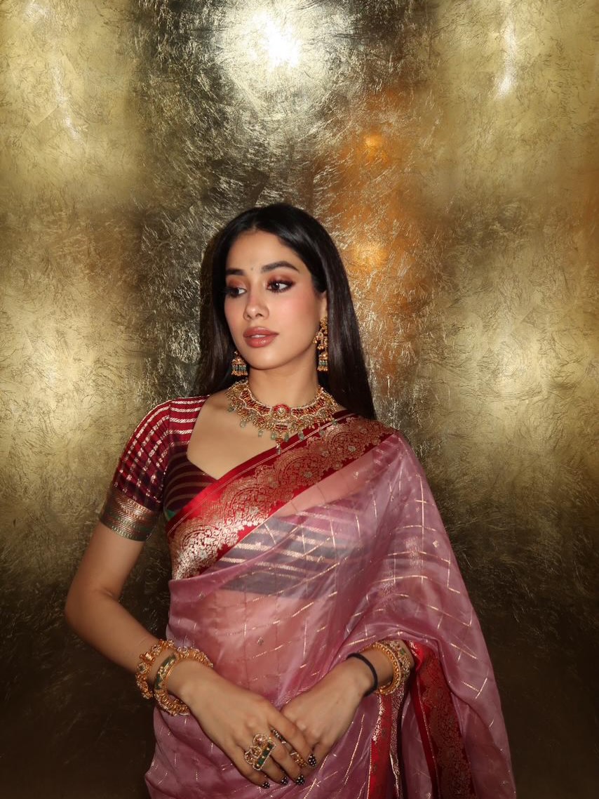 Janhvi Kapoor Look