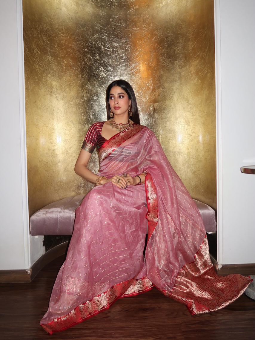  Janhvi Kapoor Look