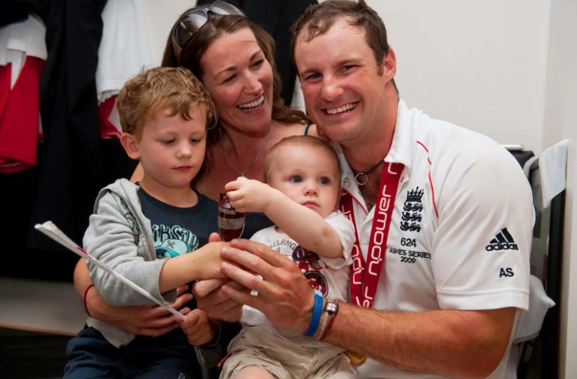 PunjabKesari, Andrew with wife and child