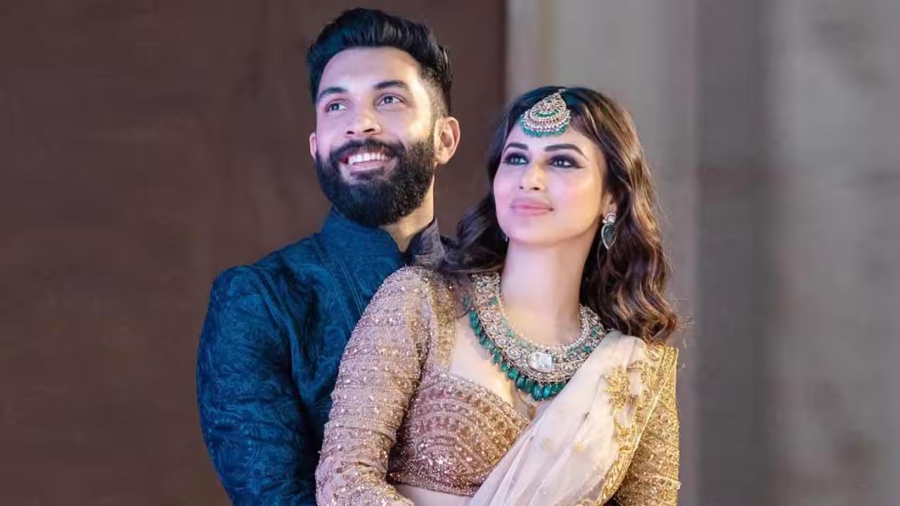  Mouni Roy Divorce