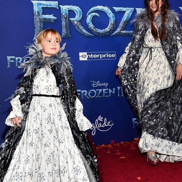 Bollywood Tadka,Selena Gomez image, Selena Gomez photo, Selena Gomez pictures, Gracie Elliot Teefey image, Gracie Elliot Teefey photo, Gracie Elliot Teefey pictures,