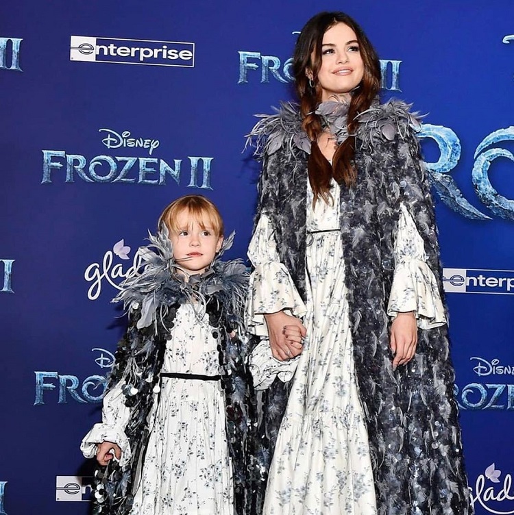 Bollywood Tadka,Selena Gomez image, Selena Gomez photo, Selena Gomez pictures, Gracie Elliot Teefey image, Gracie Elliot Teefey photo, Gracie Elliot Teefey pictures,