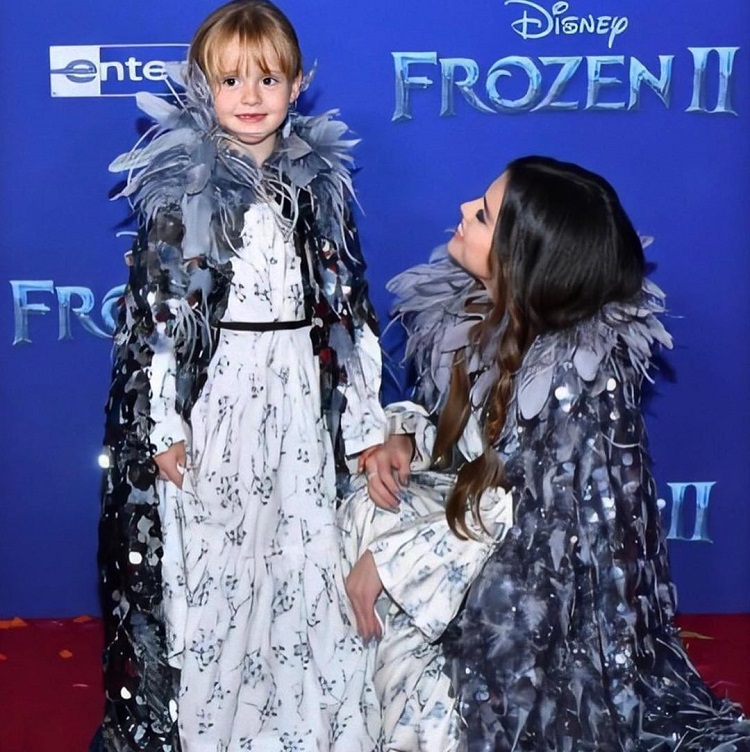 Bollywood Tadka,Selena Gomez image, Selena Gomez photo, Selena Gomez pictures, Gracie Elliot Teefey image, Gracie Elliot Teefey photo, Gracie Elliot Teefey pictures,