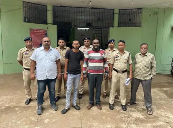 PunjabKesari, Mahasamund double murder, Chhattisgarh crime news, revenge killing, Tata Safari accident, highway murder case, Jitendra Chandrakar, Aman Agarwal, road rage crime, shocking murder India, MP CG news 