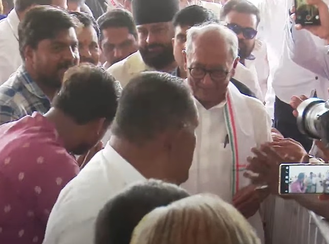 PunjabKesari , Ujjain News, Congress Rally, Kisan Adhikar Yatra, Digvijaya Singh, Vijay Laxmi Sadho, Mahakal Darshan, Chiman Ganj Mandi, Ambedkar Statue Tribute, Madhya Pradesh Politics