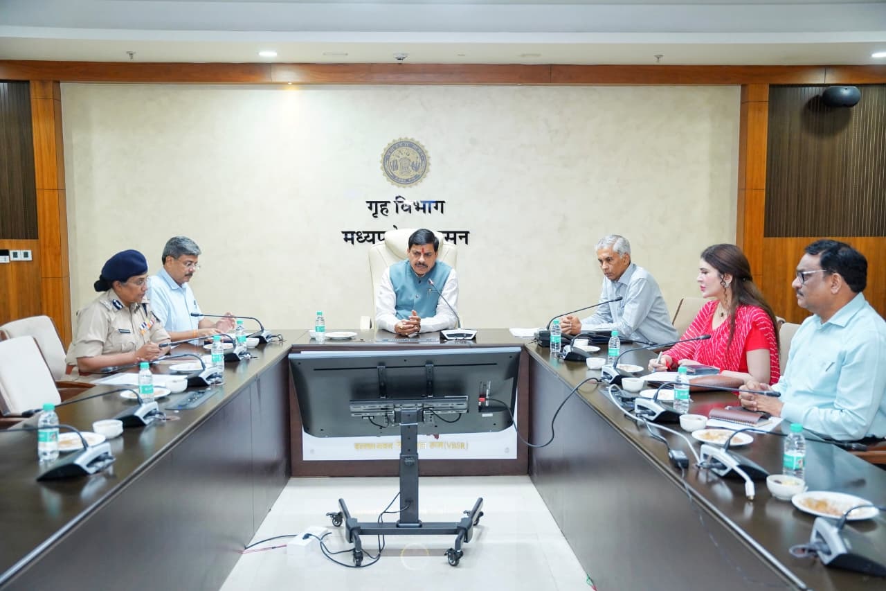 PunjabKesari, Madhya Pradesh farmers compensation, CM Mohan Yadav relief fund, crop loss payment, MP government farmer scheme, RBC 6(4) relief, crop insurance payout, natural disaster compensation