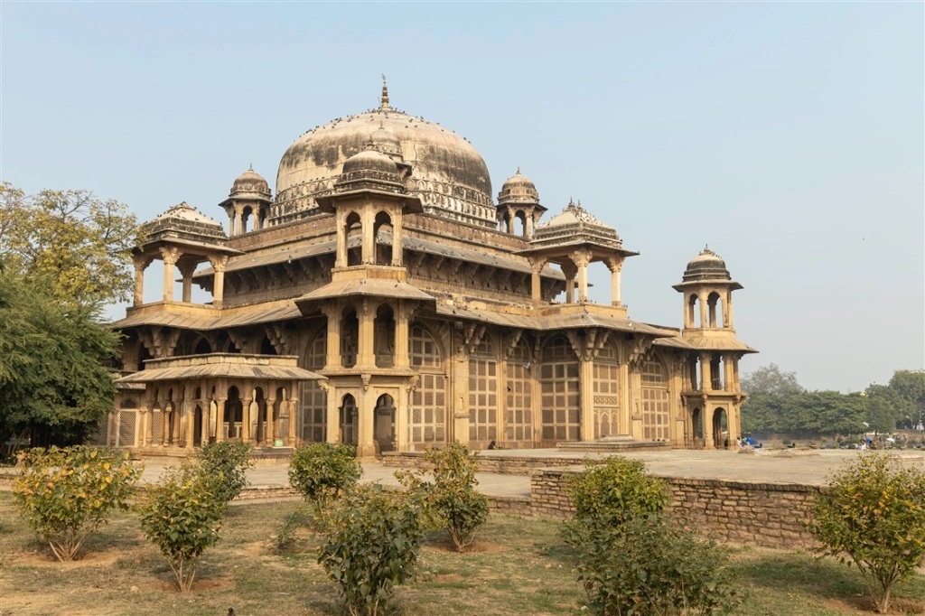 PunjabKesari, heritage site, Supreme Court, ASI, religious activities, Urs festival, Gwalior, Hazrat Sheikh Muhammad Ghaus, petition, protected monument, cultural heritage, Madhya Pradesh, Tansen tomb, legal case, India news, historic monument 