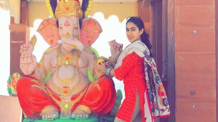 Bollywood Tadka,. sara ali khan with ganesha