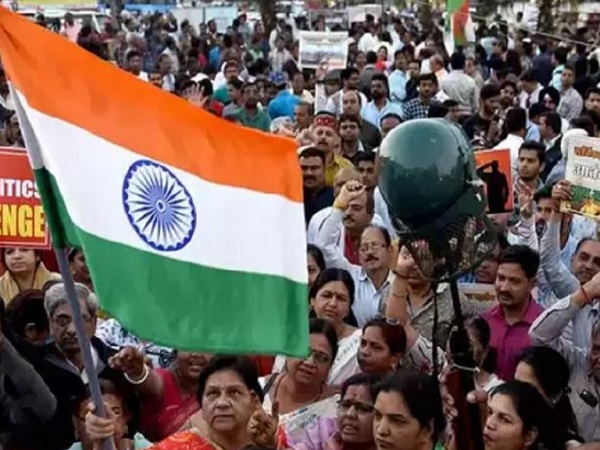 PunjabKesari, Madhya pradesh Hindi News, Bhopal News, Pulwama terror Attack, Damoh, Pakistan's effigy combustion, protest of terrorism, tribute to martyrs, target of central government, Jammu & Kashmir, Pulwama, Ghazi killed, Mastermind