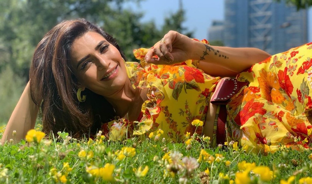 Bollywood Tadka, करिश्मा तन्ना इमेज, करिश्मा तन्ना फोटो, करिश्मा तन्ना पिक्चर