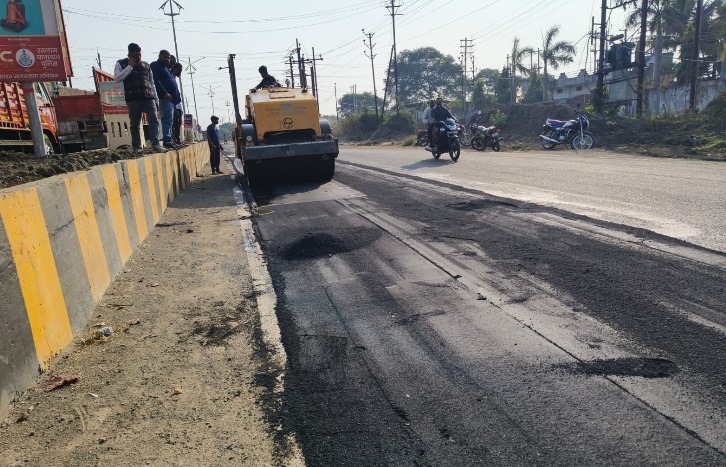 PunjabKesari, Four Lane Road, Corruption Allegations, Substandard Construction, Infrastructure Scam, Minister PA, Manilal Jain, Road Construction, Government Negligence, Contractor Irregularities, Public Safety