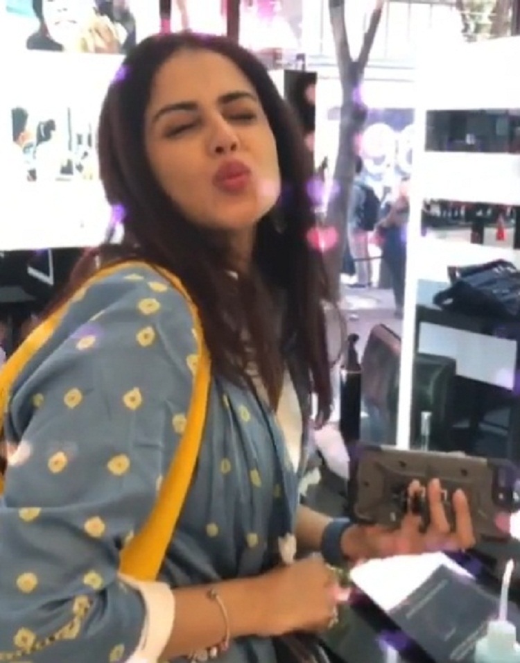 Bollywood Tadka, Genelia
