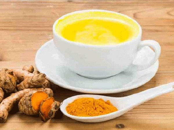 PunjabKesari, Nari, Turmeric Milk image, Homeremedies