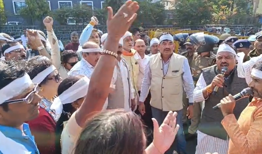 PunjabKesari, Brahmin Protest, Santosh Verma Controversy, Bhopal Demonstration, Community Outrage, FIR Demand, IAS Officer Row, Social Unrest, Public Protest, Brahmin Community