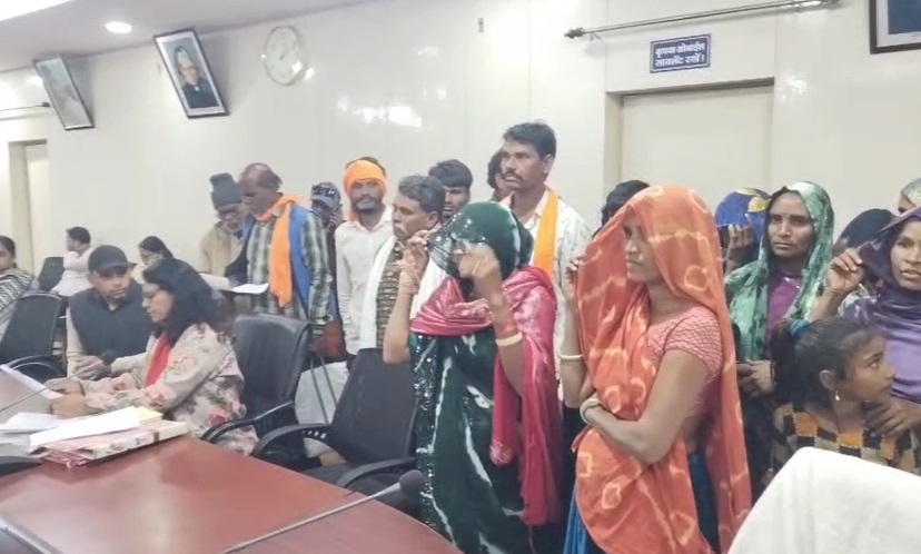 PunjabKesari, Ladli Behna Yojana, Raisen News, Women Welfare, Scheme Fraud, OTP Verification, Madhya Pradesh News, Public Hearing