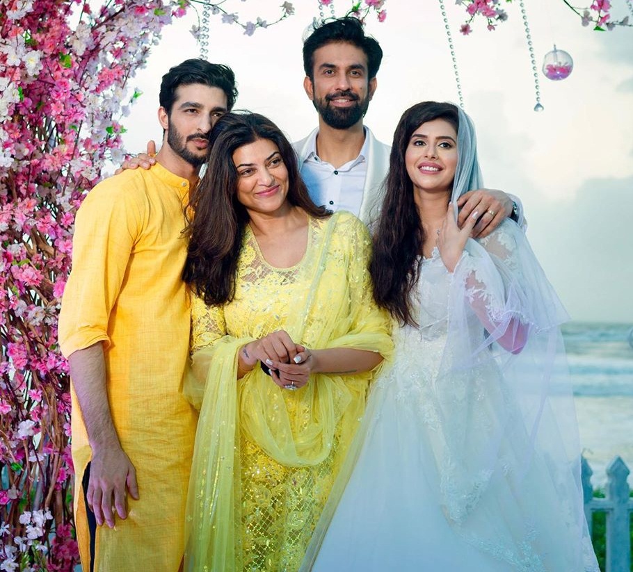 Bollywood Tadka, सुष्मिता सेन इमेज, सुष्मिता सेन फोटो, सुष्मिता सेन पिक्चर, रोहमन शॉल इमेज, रोहमन शॉल फोटो, रोहमन शॉल पिक्चर