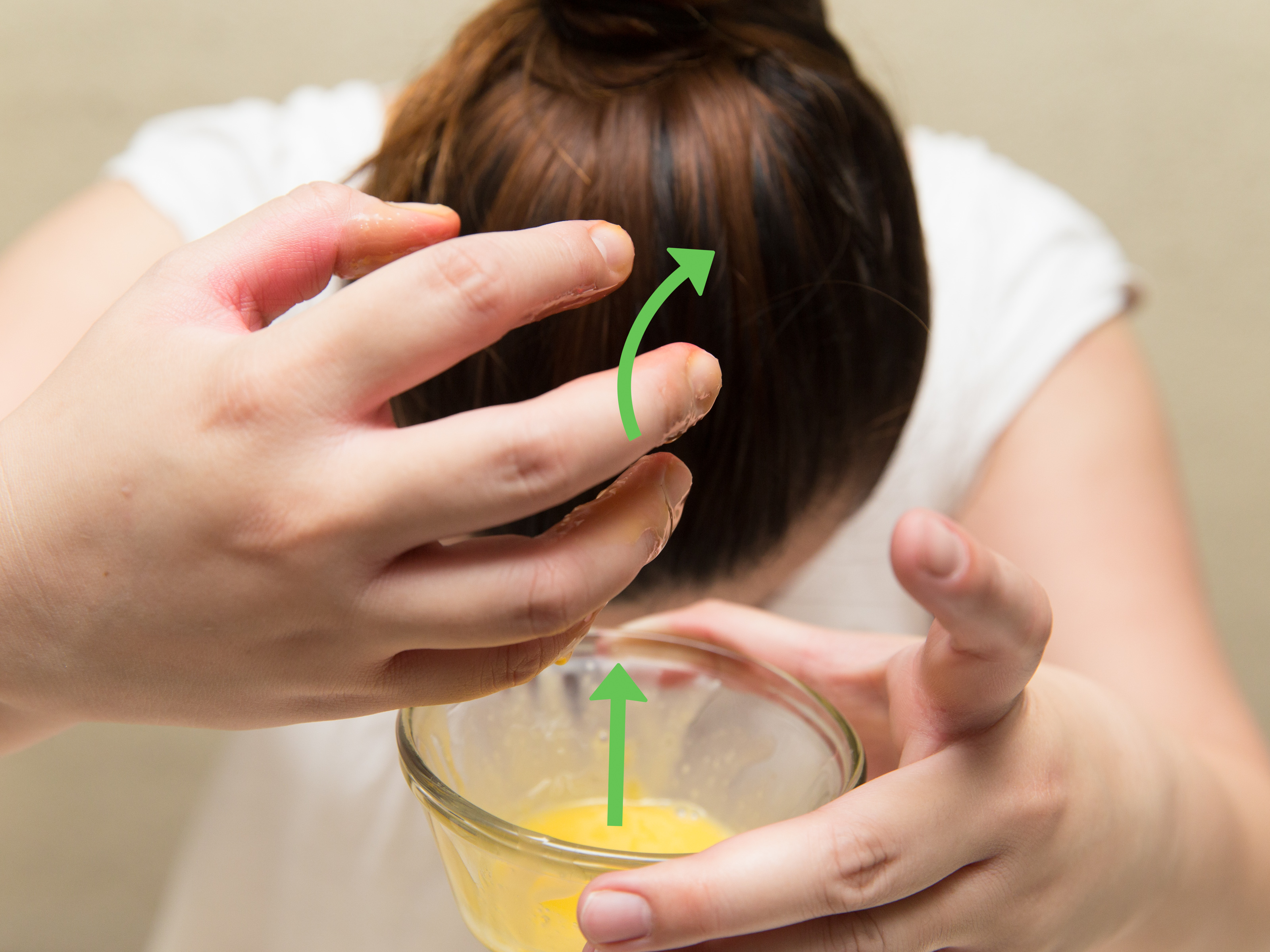 Маска для длинных волос с желтком. Моем волосы желтком. Прическа яйцо. Моем волосы желтком. Мытье головы яйцом.