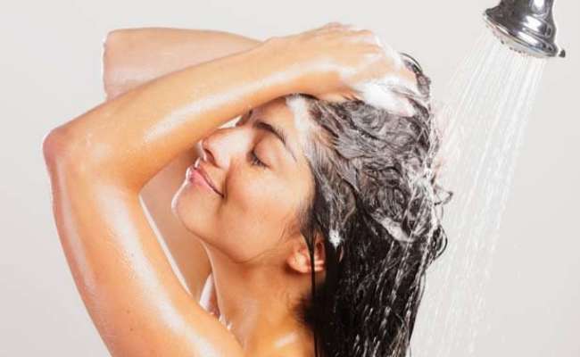 PunjabKesari, kundli tv, bathing image