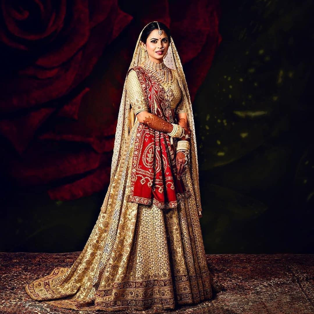 PunjabKesari, Isha Ambani Wedding Look, Isha wedding lehenga Image