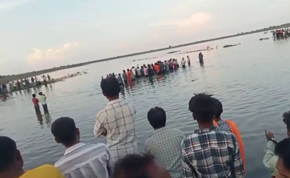 PunjabKesari, Madhya Pradesh News, MP Crime News, MP Accidents 2025, Coldrif Syrup Case, Delhi Mumbai Expressway Accident, BJP Leader Controversy, Honeymoon Murder Case, Indore Businessman Murder, Khandwa Gangrape Case, Mandsaur Accident, 19 Minuts 34 Second