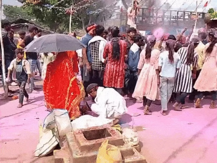 PunjabKesari, Madhya Pradesh, Khandwa, Durga Visarjan, Tractor Trolley Accident, Children Death, Women Death, Tragic Incident, Village Mourning, Backwater Accident, 11 Dead, Family Tragedy, Disaster News 600 