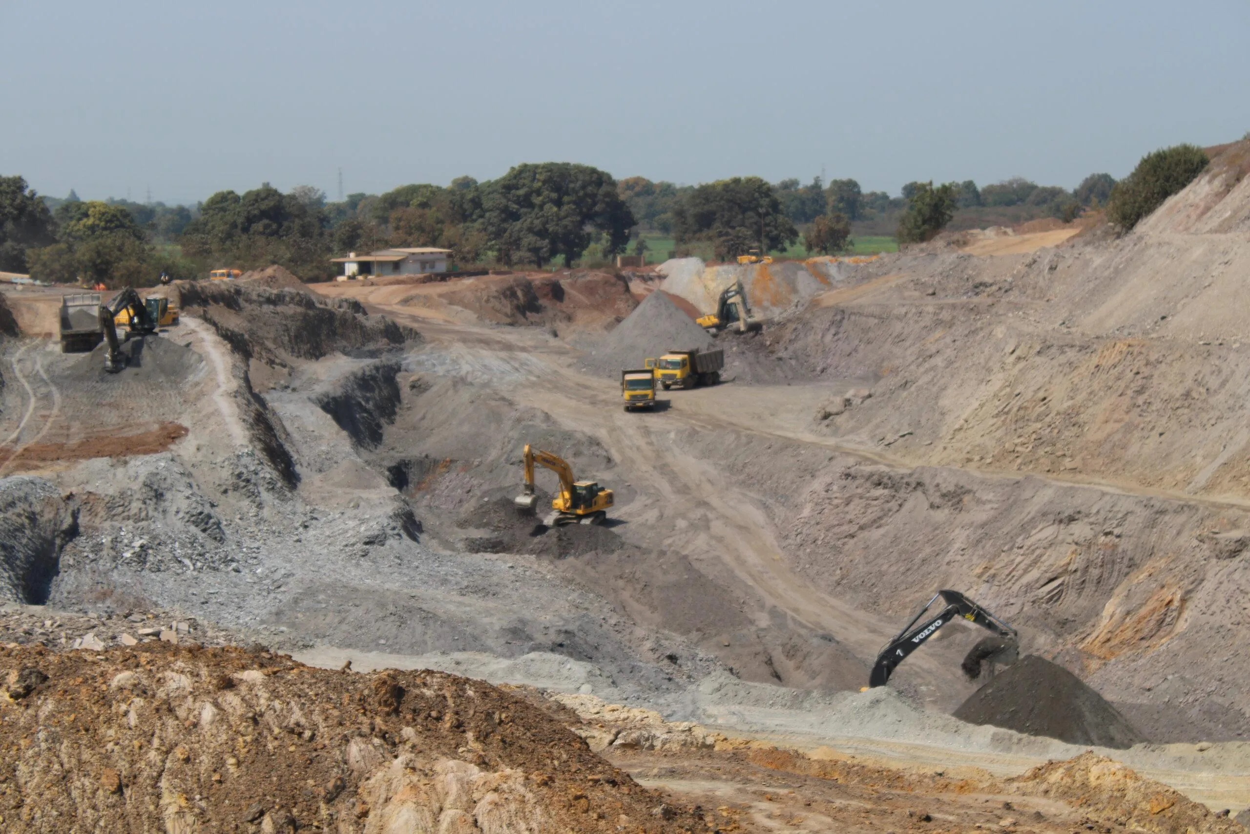 PunjabKesari, Sanjay Pathak, BJP, Illegal Mining, Madhya Pradesh, High Court, 443 Crore Fine, EO, Lawyers Withdraw, Chief Justice, Court Case, Corruption Case, Mining Scam, Katni, Mineral Companies, Legal Proceedings, News 